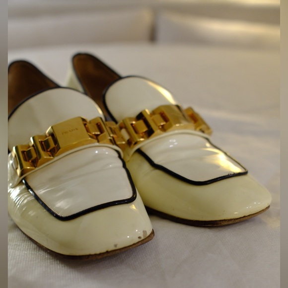 Charming Prada Vintage Patent Leather Loafers - Picture 5 of 13